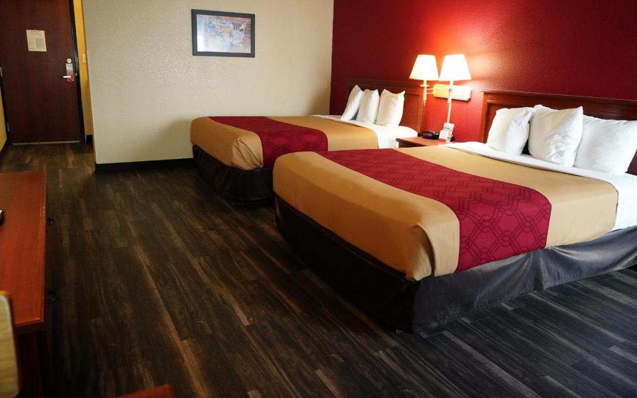Econo Lodge Inn & Suites Карні Екстер'єр фото