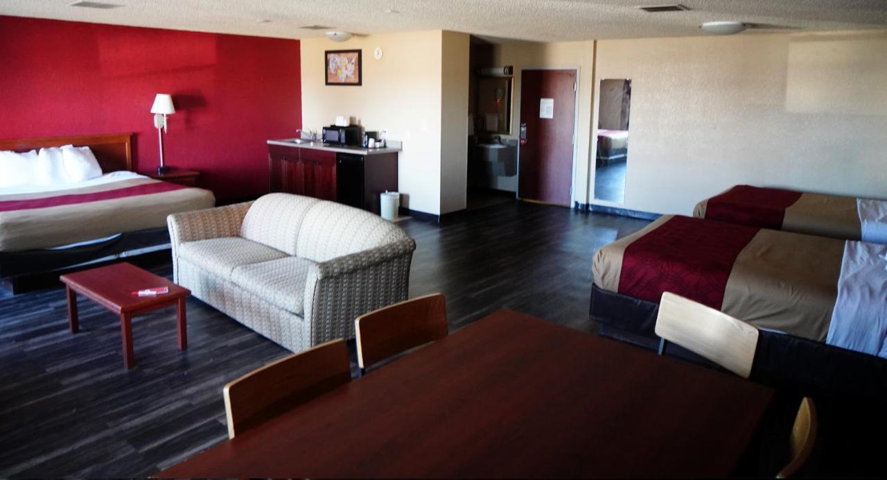 Econo Lodge Inn & Suites Карні Екстер'єр фото