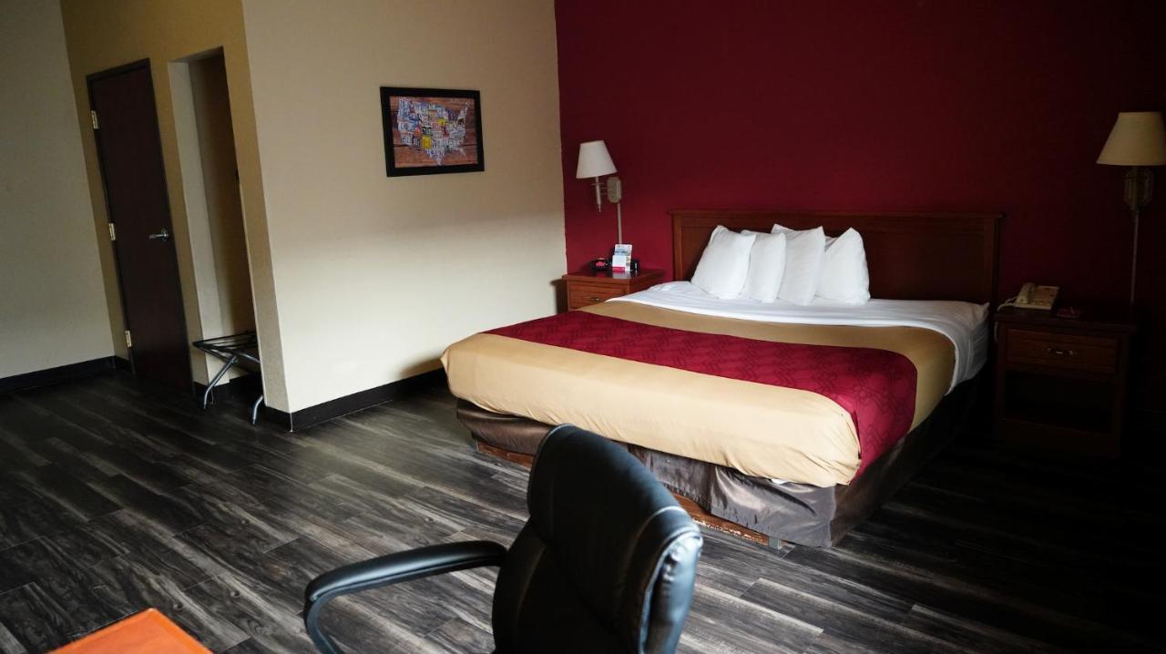 Econo Lodge Inn & Suites Карні Екстер'єр фото