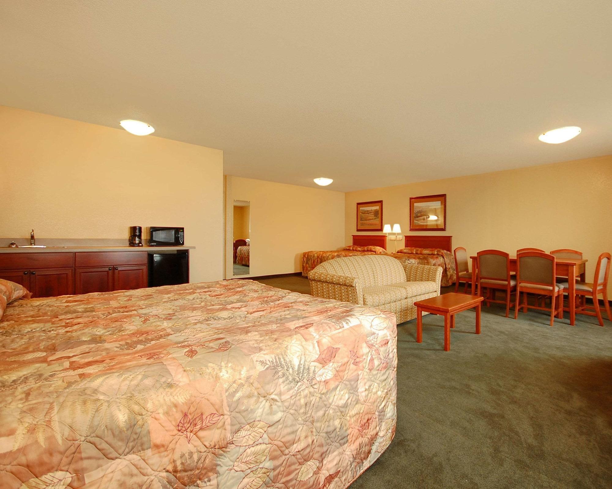 Econo Lodge Inn & Suites Карні Екстер'єр фото