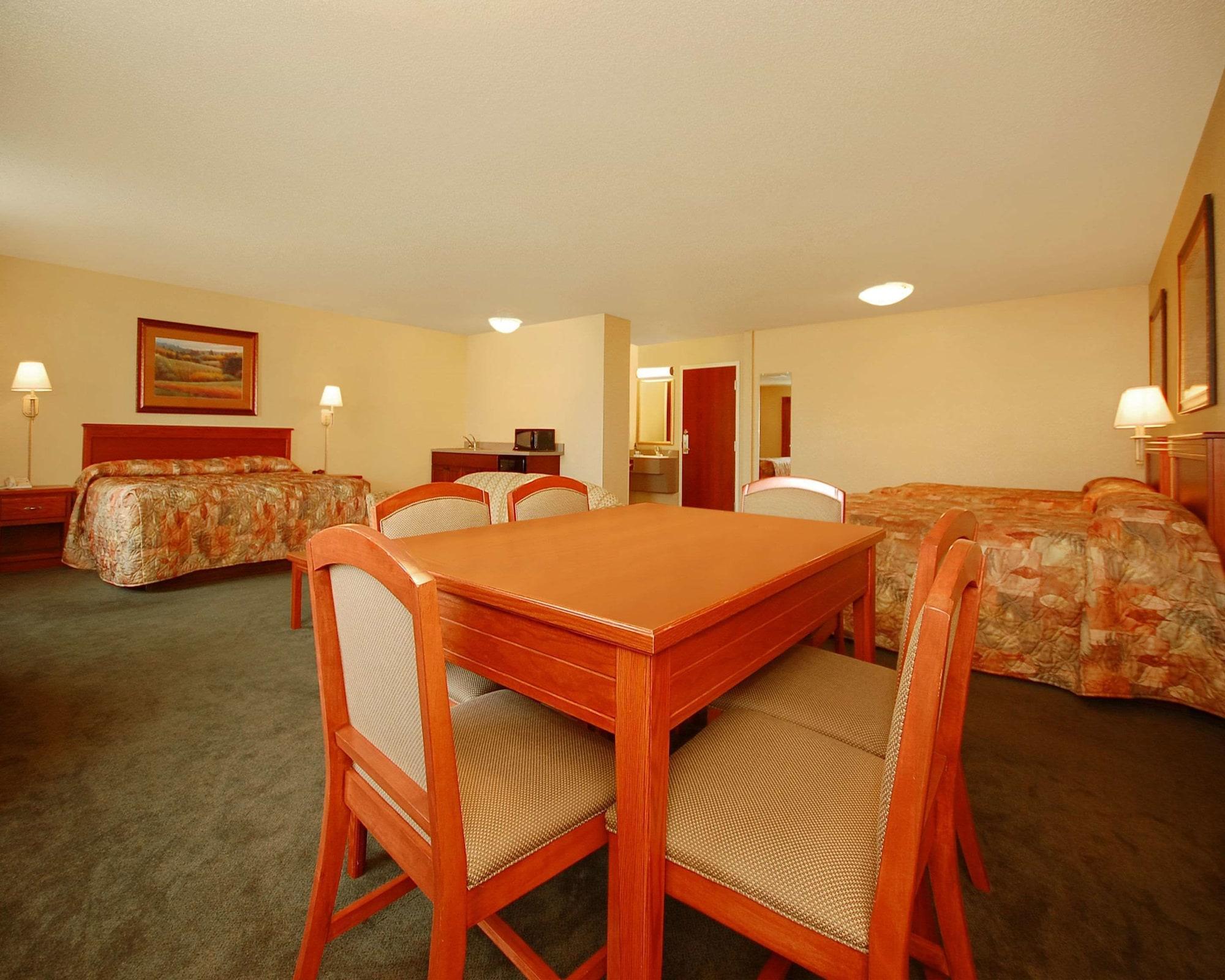 Econo Lodge Inn & Suites Карні Екстер'єр фото