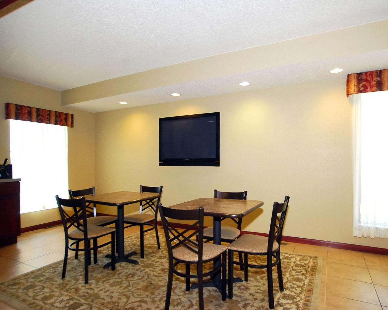 Econo Lodge Inn & Suites Карні Екстер'єр фото