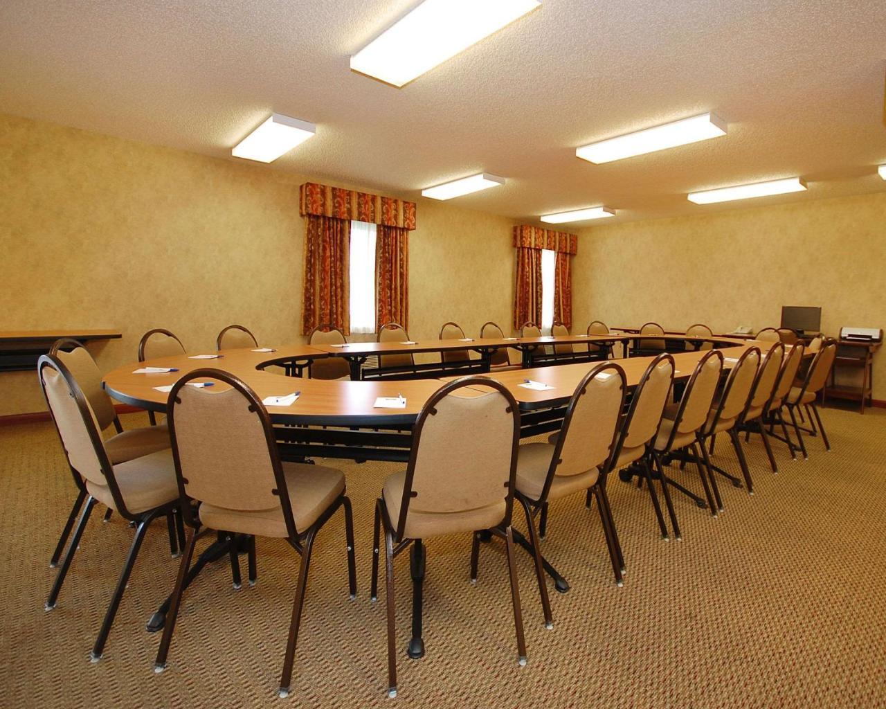 Econo Lodge Inn & Suites Карні Екстер'єр фото